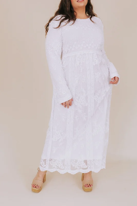 PLUS SIZE - The White: Holly Plus Size Embroidered