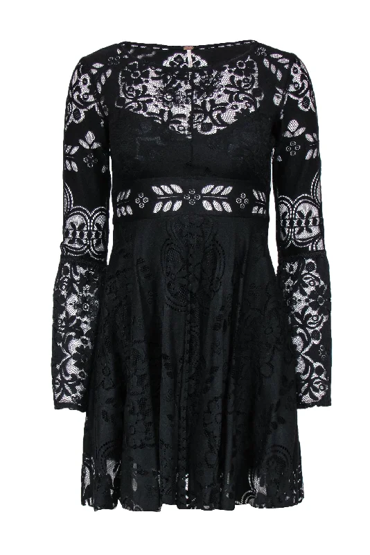 Free People - Black Lace Bell Sleeve Fit & Flare Dress Sz 0 Lace Dress with Belt